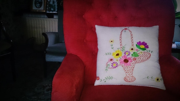 cojín bordado